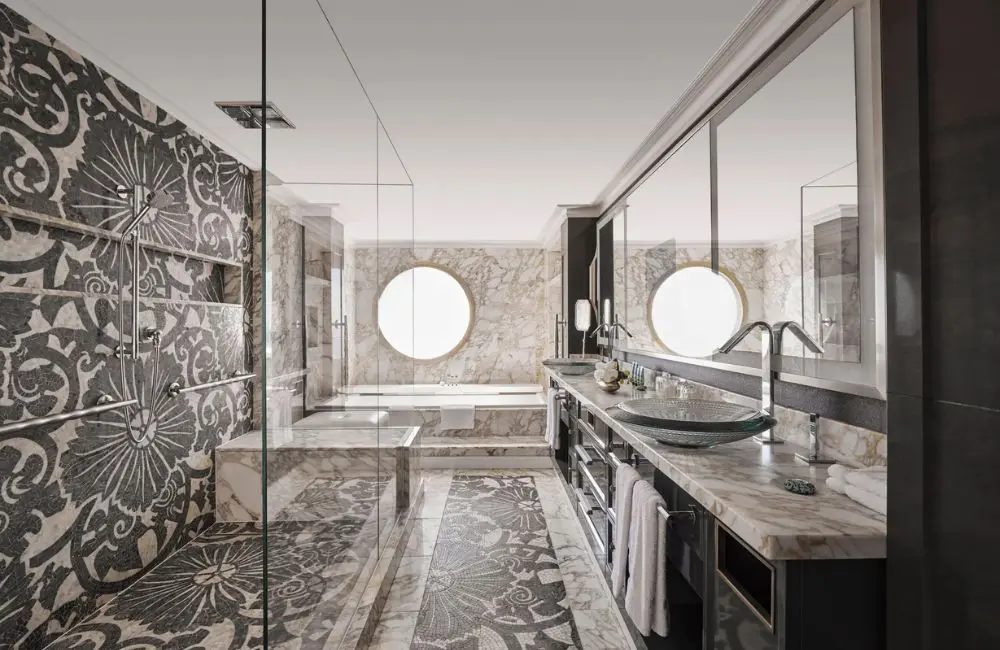 CLIA's latest industry report shows a luxury cruise boom with no signs of slowing 6 Crystal's Penthouse ensuite