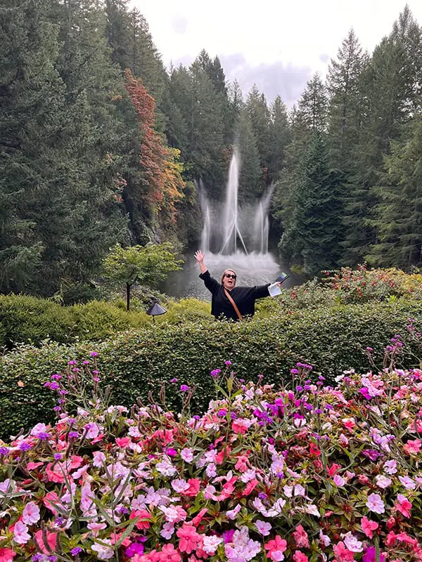 Why Canada is the ultimate bang-for-your-buck international destination for Aussies in 2025: 7 agent tips inside! 11 MTA – Mobile Travel Agents’ Justine Frost at Butchart Gardens on Vancouver Island.