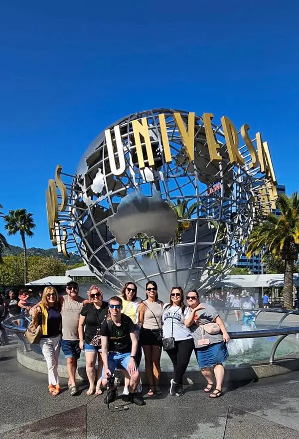 Golden State of mind: Delta top-sellers live the California dream on premium famil 1 Group of agents in front of Universal Studios Hollywood sculpture on Delta Air Lines California famil 2025.
