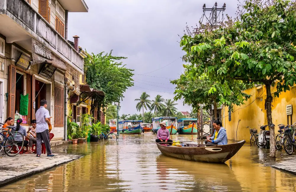 Golden Eagle expands fleet with new luxury train and new China route 2 Hoi An © Toomas Tartes