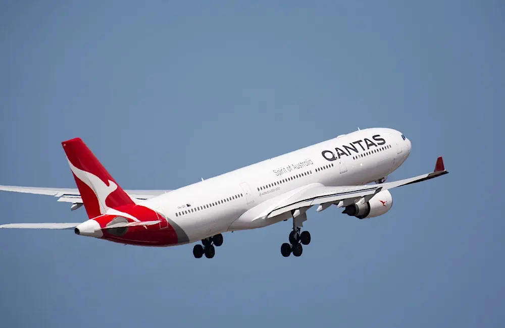 From brisket to Brisbane: American Airlines lands back in Queensland—and plugs into the biggest transpac network in the game 2 Qantas climbs higher across the Pacific, with expanded services to the US—including daily A380 flights to Dallas and a Dreamliner boost for Brisbane.