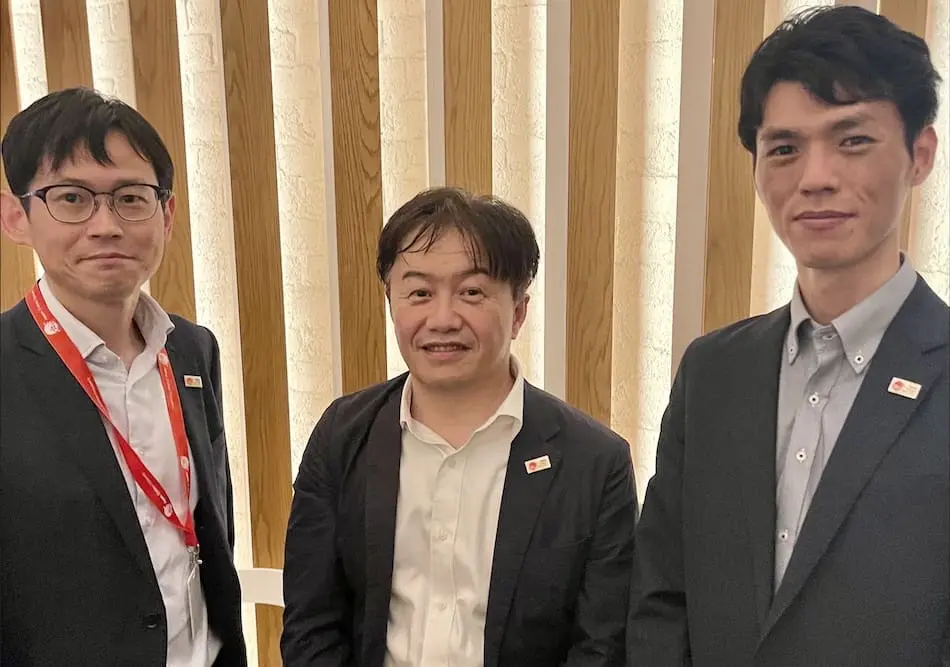 Australians still flocking to Japan, with nearly 50% more visitors in April 1 JNTO Sydney Director Naoki Kitazawa (centre). Image Mark Harada