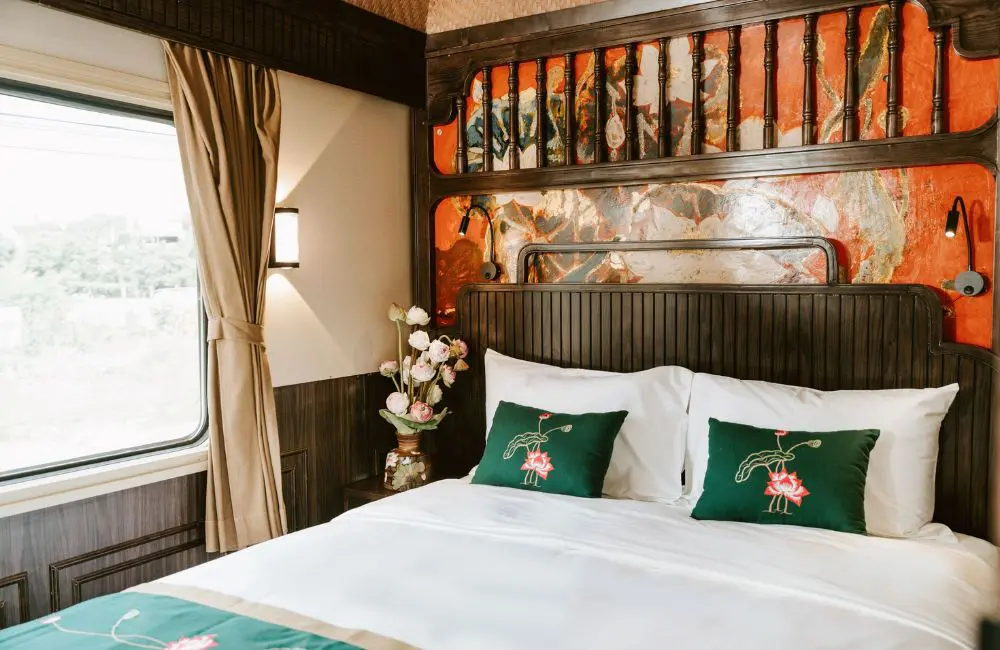 Golden Eagle expands fleet with new luxury train and new China route 1 Bed down in luxury on the Vietnam Express