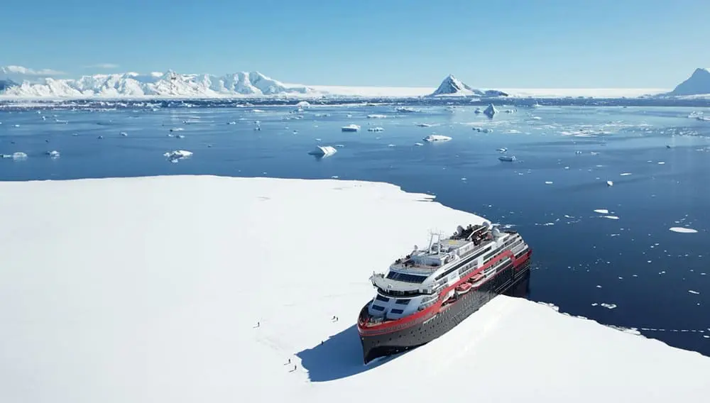 Antarctica like you've never imagined – with HX 2 HX Antarctica