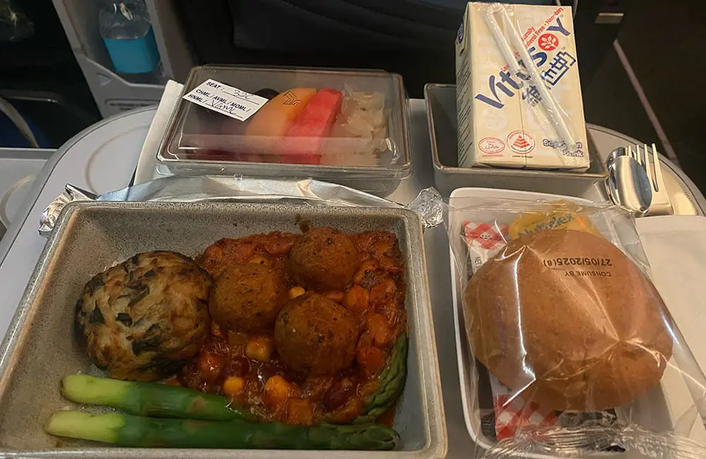 Flight Test: Singapore Airlines – Brisbane to Brussels on a mixed-class ticket 10 The Premium Economy vegan meal breakfast option on Singapore Airlines. Image: Cassie Tannenberg