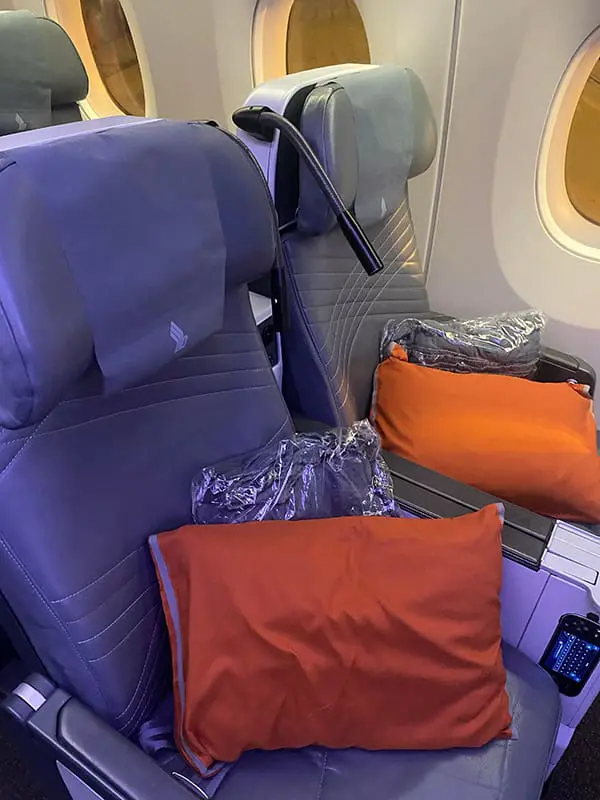 Flight Test: Singapore Airlines – Brisbane to Brussels on a mixed-class ticket 4 Premium Economy seats on Singapore Airlines' A350-900. Image: Cassie Tannenberg