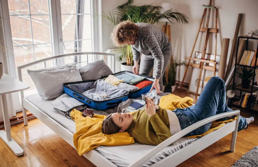 AI vs influencers: Which is more trusted for travel recommendations? 2 Packing for travel with smartphone – AI travel recommendations