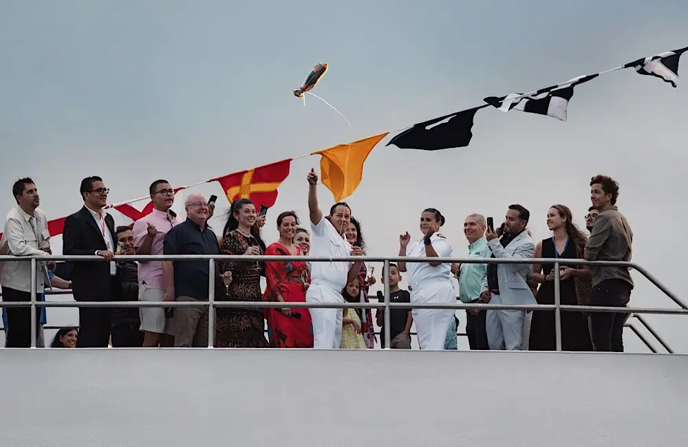 A different kind of launch: How a naming ceremony became a tribute to the Galápagos people 1 During a twilight ceremony in Academy Bay, National Geographic Gemini Captain, Nathaly Alban and National Geographic Delfina Captain John Iturralde, were joined by Lindblad Expeditions CEO Natalya Leahy, Rear Admiral Keith Taylor, Interim Chief Maritime Officer, Ana Esteves, Senior Vice President of Hotel Operations, and Isabella Lindblad, Director of Expedition Development, Ecuador and Peru, along with more than 25 multigenerational community members to officially christen the vessels.