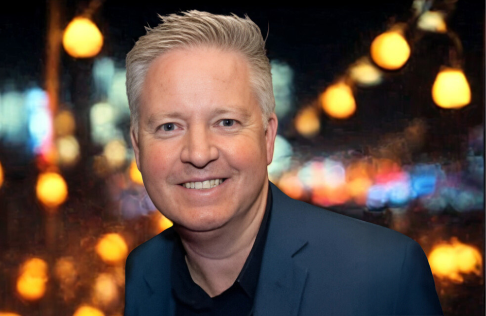 Movers + Shakers: Justin Southern and Fran Gildon join Azamara to strengthen ANZ trade support 1 With over 30 years in the travel industry, Justin Southern steps into the role of Business Development Manager for Australia at Azamara.