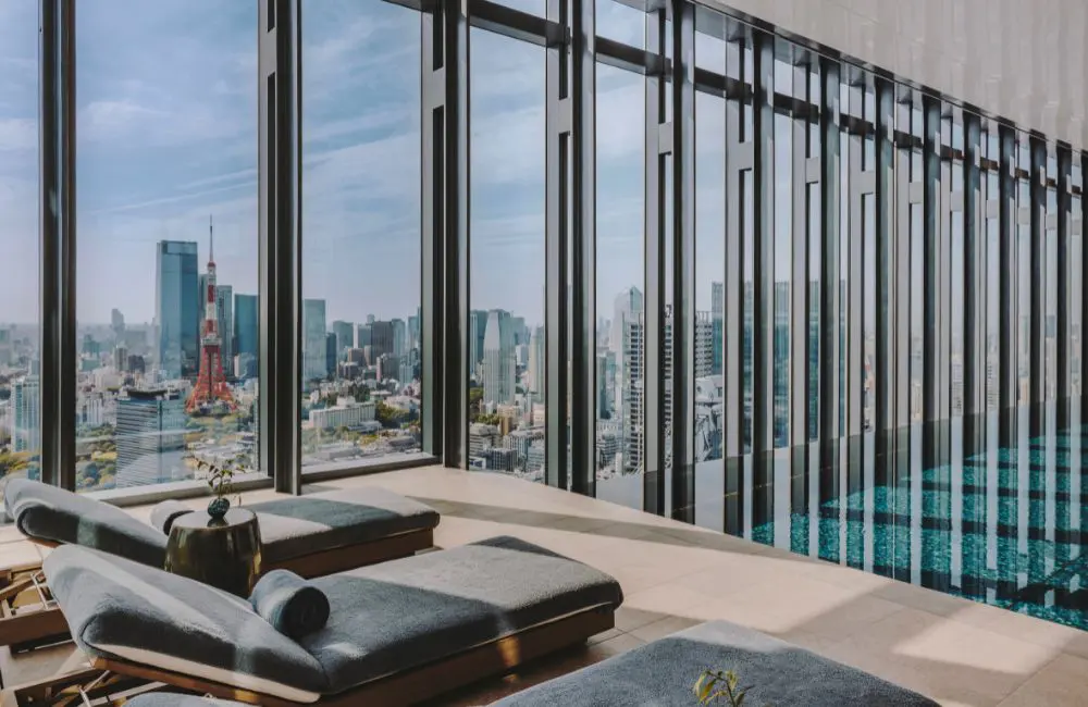 Fairmont debuts in Japan opening the doors on a high-rise hotel in Tokyo 3 Indoor infinity pool