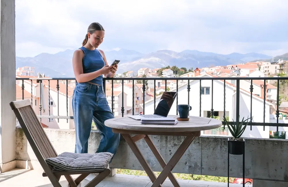 Work hard, holiday harder: 1 in 3 Aussie bosses now approve workations