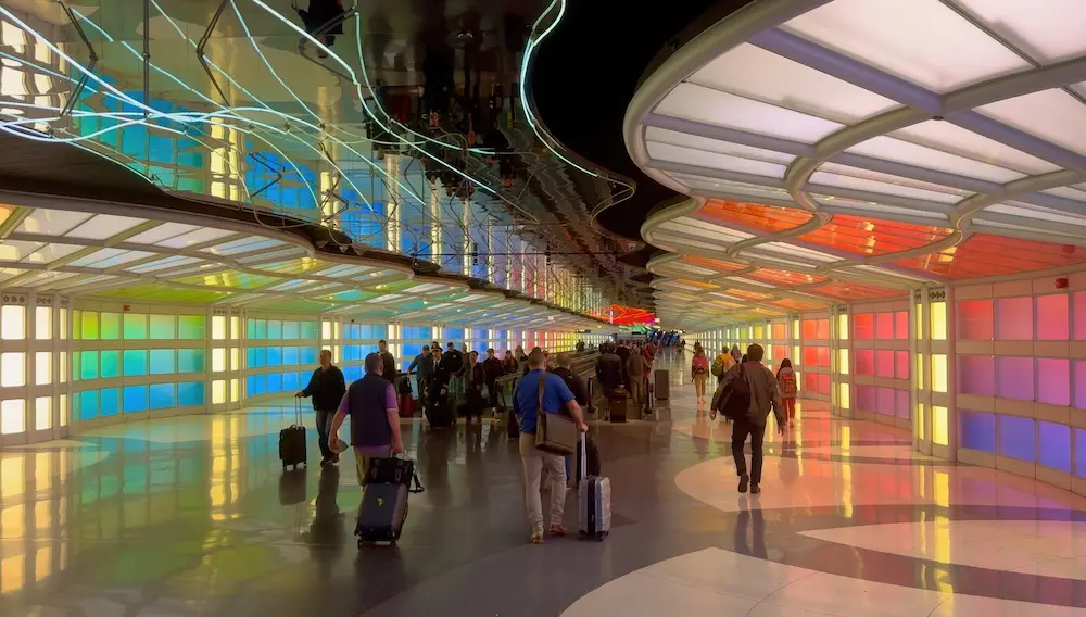 US travel just got easier: After nearly 20 years, TSA ends shoe rule at airport checkpoints 2 Chicago O'Hare Airport (Image 4kclips / Shutterstock.com)