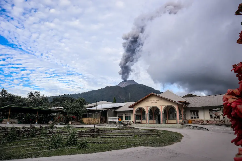 Several Bali flights cancelled after Mt Lewotobi Laki-Laki erupts again 1 Mount Lewotobi eruption in East Flores Regency, Larantuka, Lewotobi volcano emits volcanic ash
