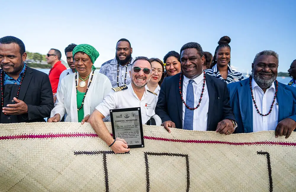 Welkam! Port Vila greets first cruise ship in 8 months after December 2024 quake 6 Carnival Adventure Captain Francesco Bencivenga at the plaque exchange.