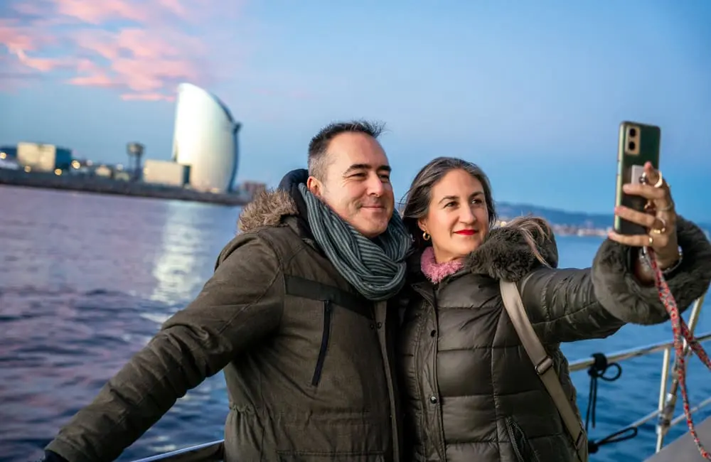 Wi-Fi withdrawal? 1 in 5 Aussies can’t travel without being connected 2 Couple on cruise taking selfie for Wi-Fi connectivity while travelling
