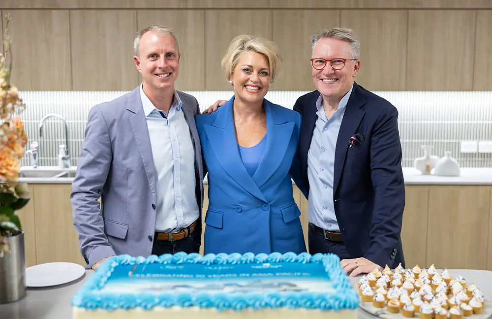 Norwegian Cruise Line Holdings celebrates decade in Australia with new Sydney HQ 3 91 10 Year Cake Cutting