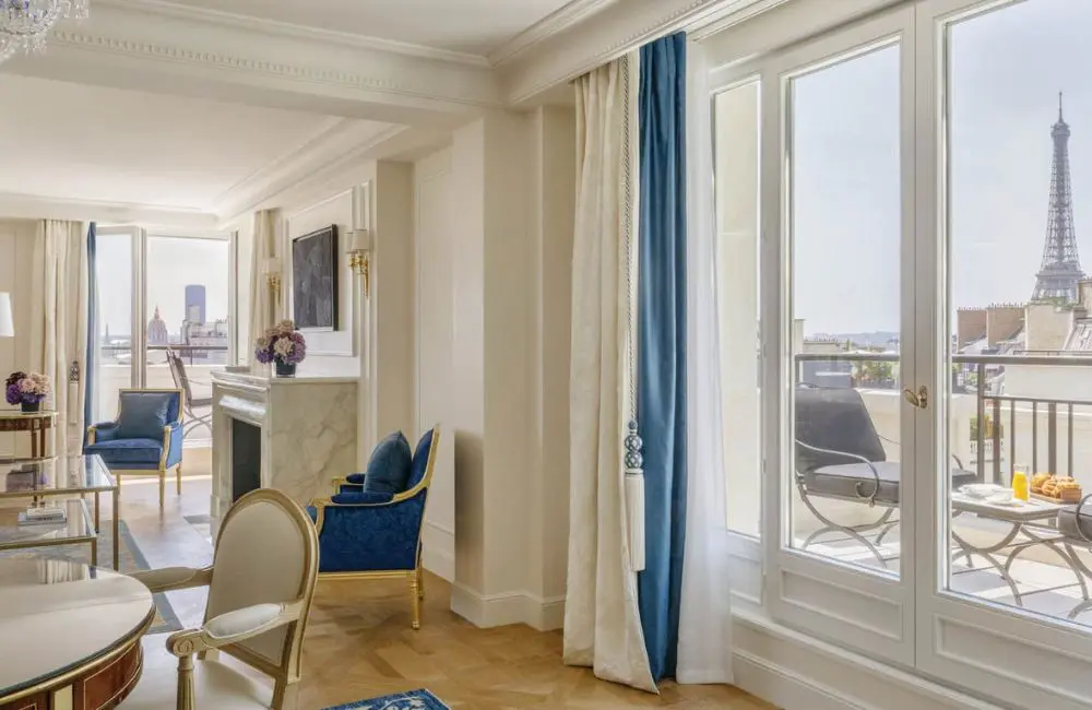 Four Seasons Eiffel Parisian Suite living