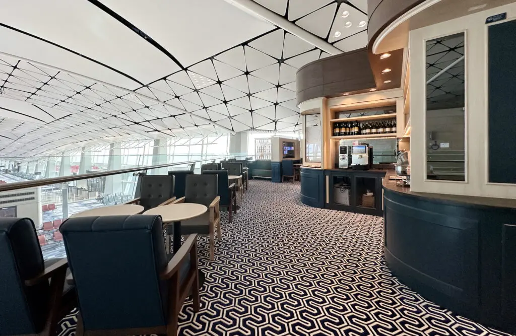 Hong Kong Airlines extends free lounge access for Aussie economy passengers