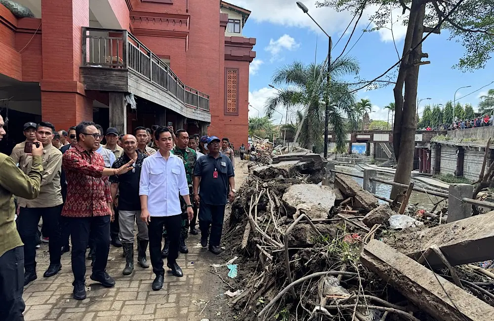 Vice President of Indonesia visits Denpasar, Bali, to inspect the aftermath of last week’s flooding. Image: duy 86 / shutterstock.com – Karryon Top 10 Stories