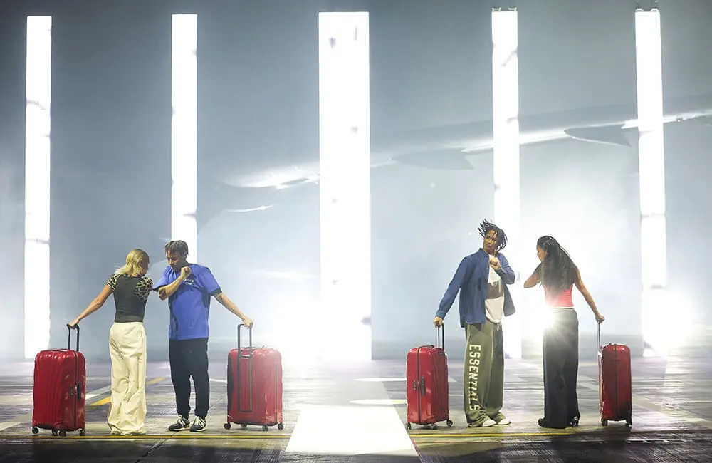 Runway to runway: Qantas & DJs take loyalty relationship to the next level at high-fashion Sydney event 4 Scenes on the Qantas x David Jones runway.