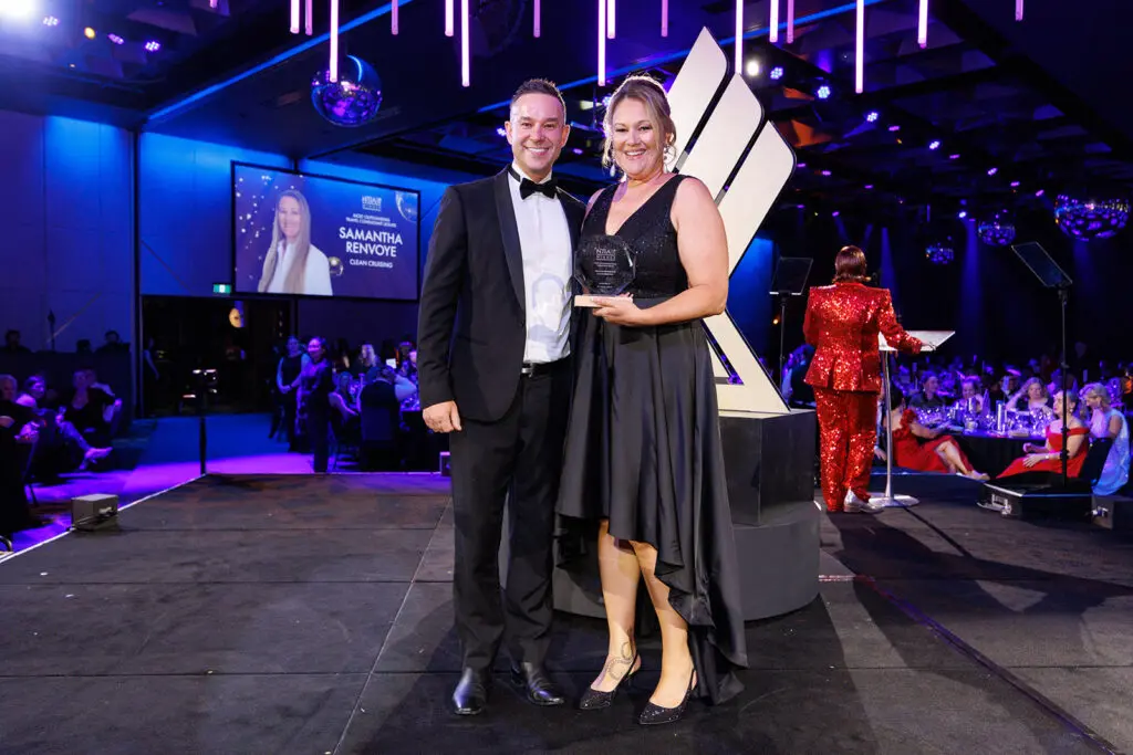 Samantha Renvoye, Clean Cruising.