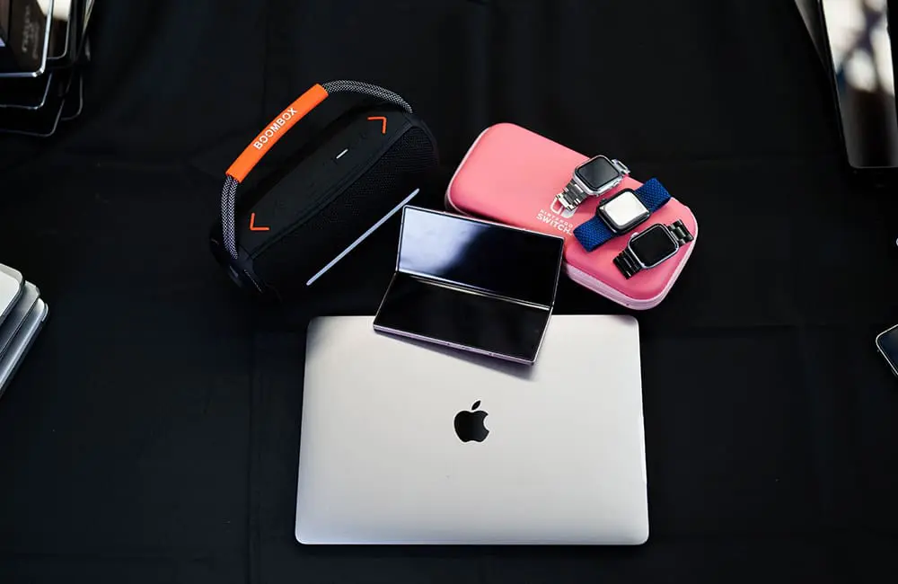 Bid & fly: Brisbane Airport’s biggest-ever lost property auction takes off for 2025 3 Electronics – Brisbane Airport Lost Property Auction 2025
