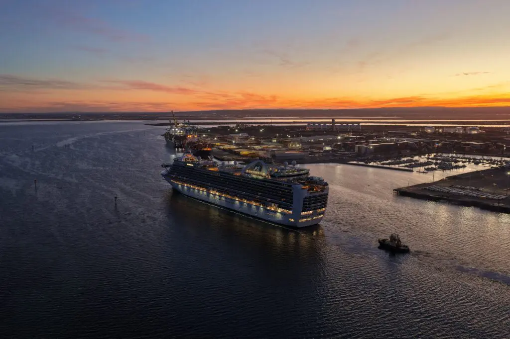 Crown Princess heralds start of South Australia’s summer cruise season 2 Princess Cruises' Crown Princess in South Australia.