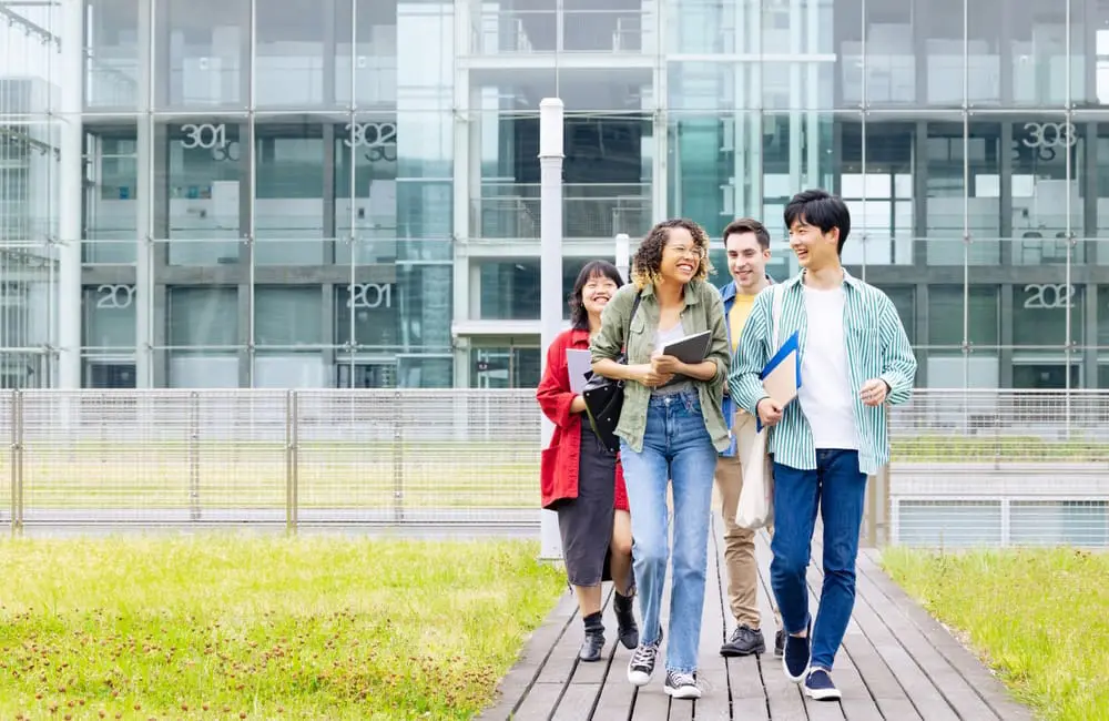 1 in 3 global jobs by 2035 powered via travel – but WTTC warns of massive workforce gap 4 Travel and tourism workforce challenges – tourism students