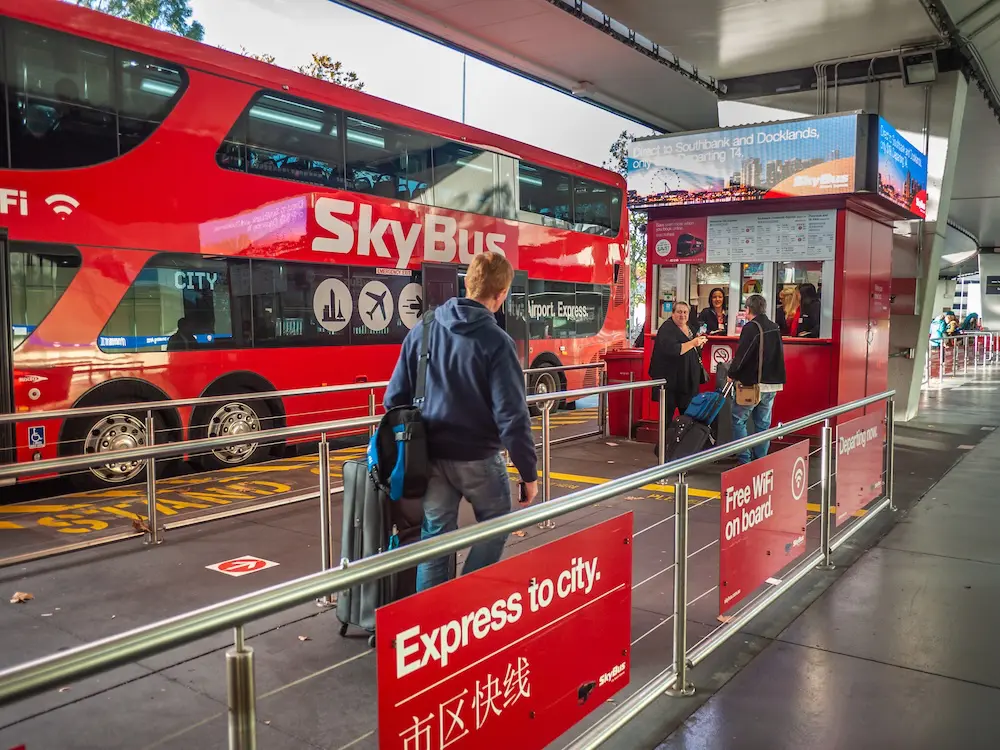 Melbourne’s iconic red SkyBus service rolls into Perth Airport, with one discernible difference 2 SkyBus is synonymous with Melbourne's airports. (Image doublelee / Shutterstock.com)