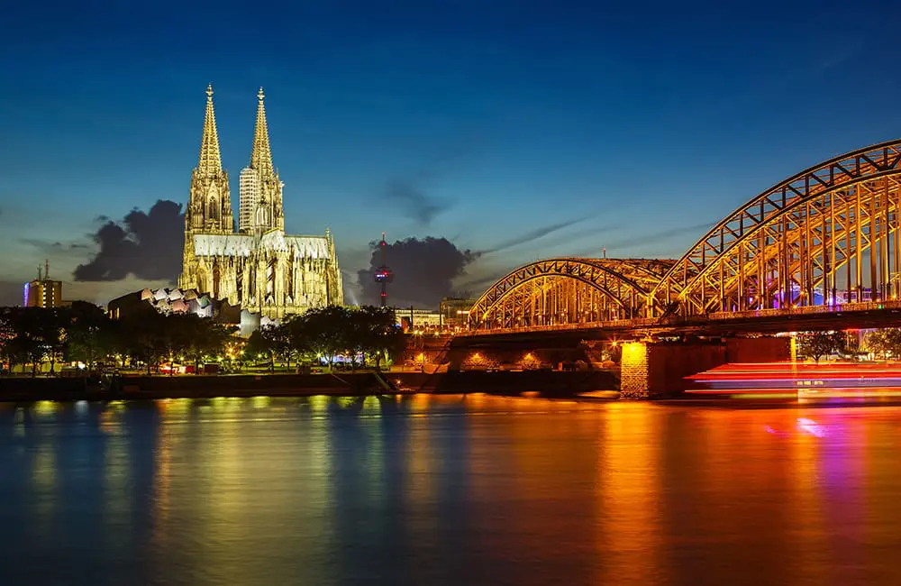 Cruise trends: extended seasons and nights in port 4 Cologne hosts several Christmas markets ©Shutterstock