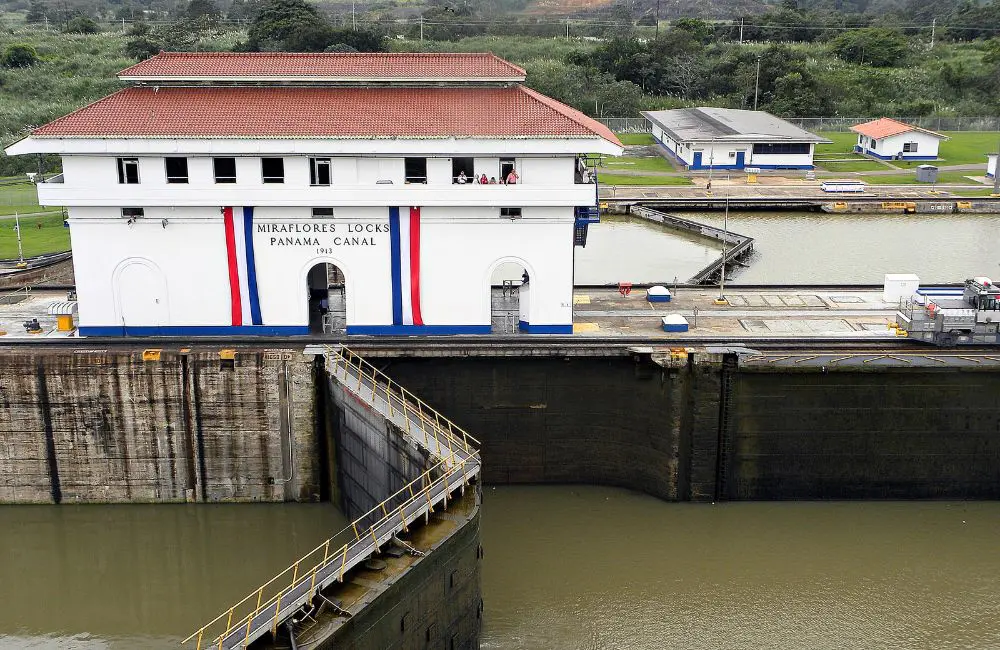 Six bucket list cruise experiences to please the most discerning travellers 4 Panama Canal, Miraflores Lock © Schumi