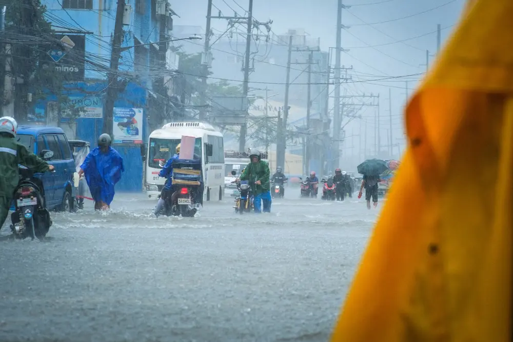 Aussie holiday faves in firing line of Cyclone Kalmaegi; DFAT issues warning
