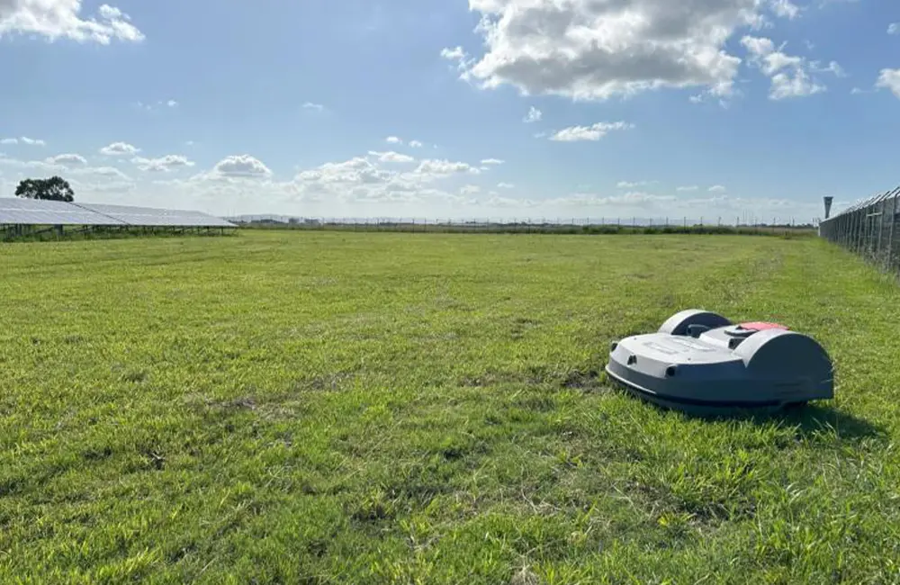 BNE Airport Solar-powered-robot-grass-cutters