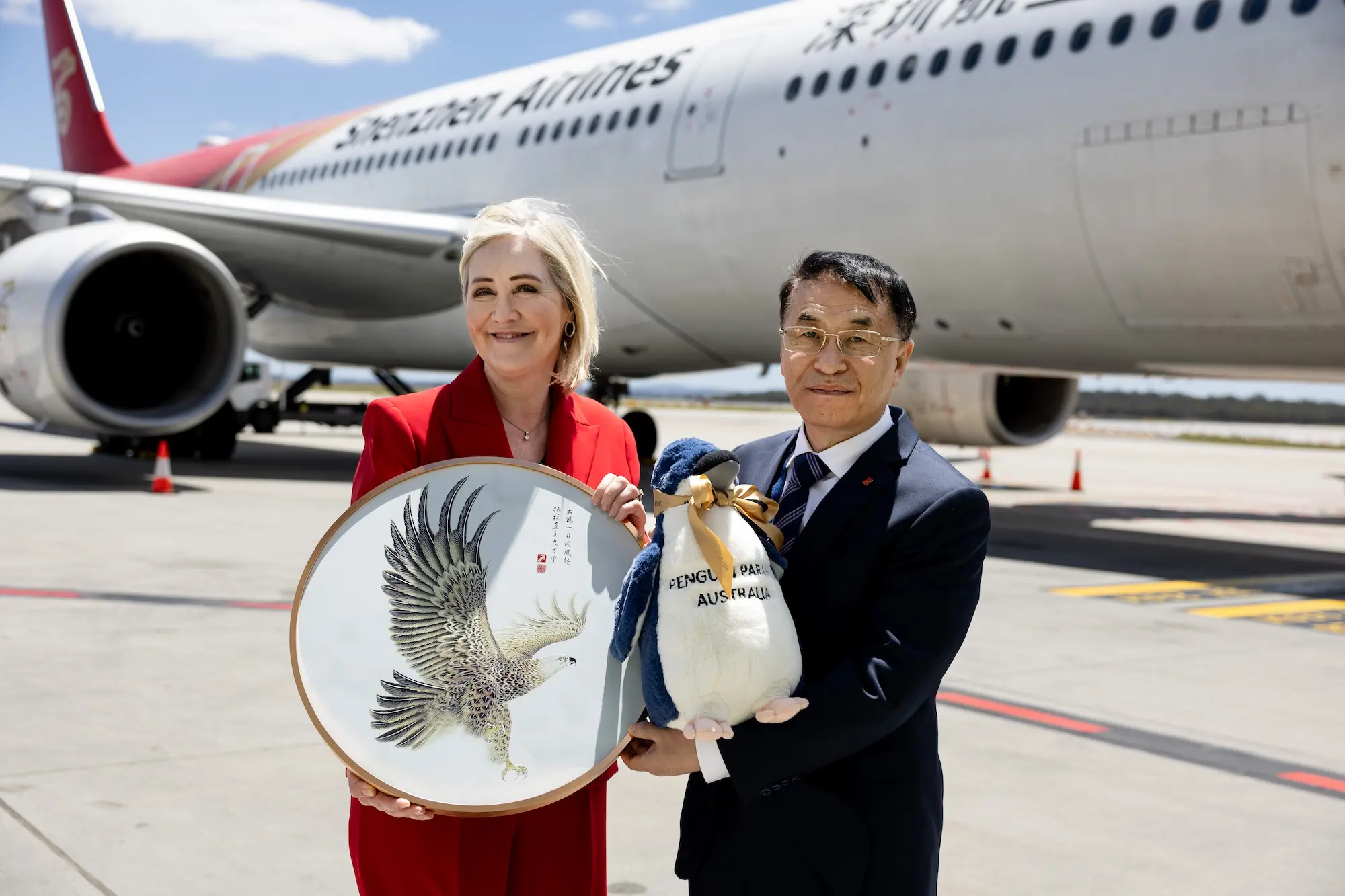 Lorie Argus CEO Melbourne Airport and Li Shuxing Shenzhen Airlines Chairman. Shenzhen Airlines.