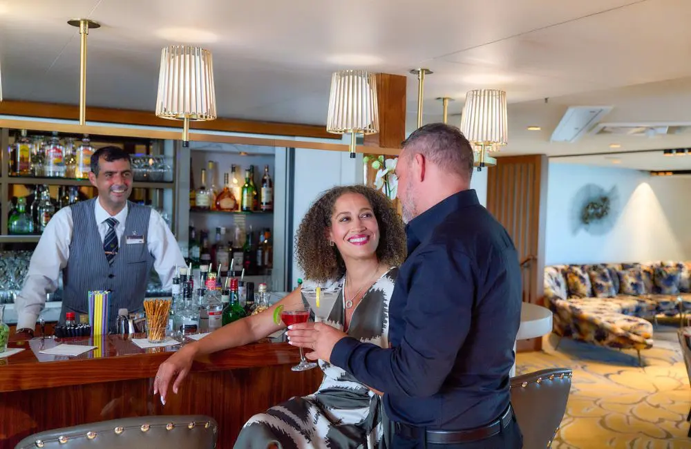 Sip and Sail bar AmaMagna