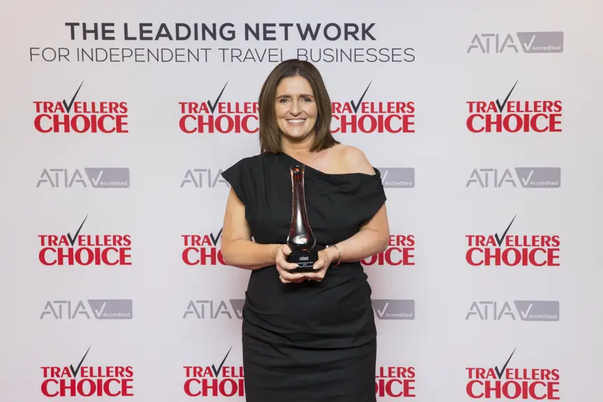 Leah Mullen from Tailor Made Travel Mt Gambier, accepting the Leading Agency Award.