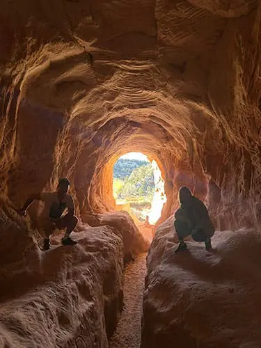 It’s a wrap: 15 top advisors, 5 incredible US fams + 2026 famil news 26 utah gallery Dan Eastwood and Jodi van de Wydeven Sand Caves Kanab