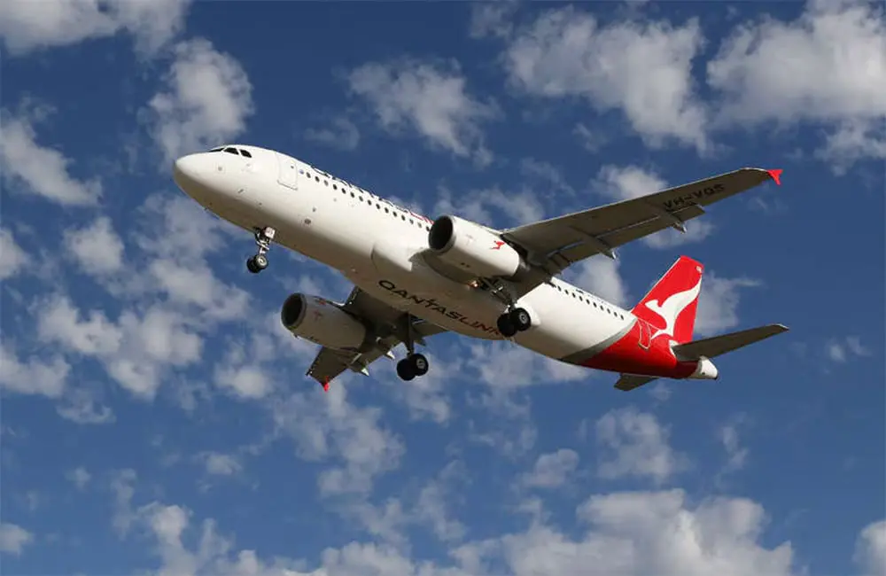 QantasLink Airbus A320 aircraft in flight.