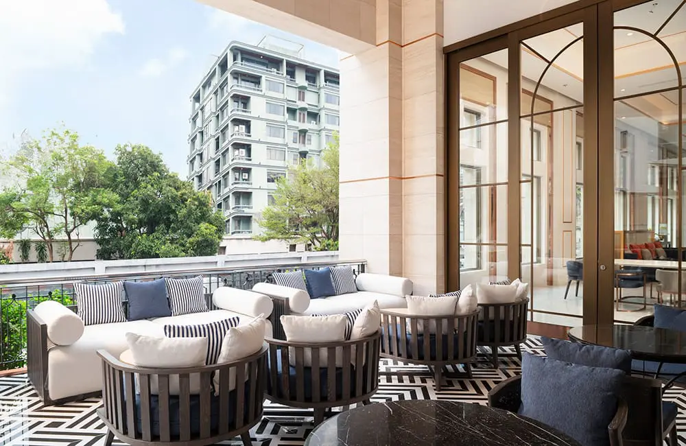 Radisson Hotel Chateau De Bangkok outdoor terrace.