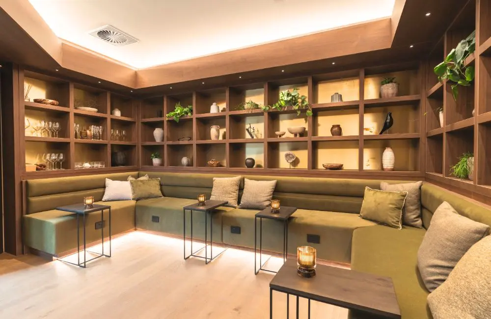 Coronet Ridge Resort library lobby