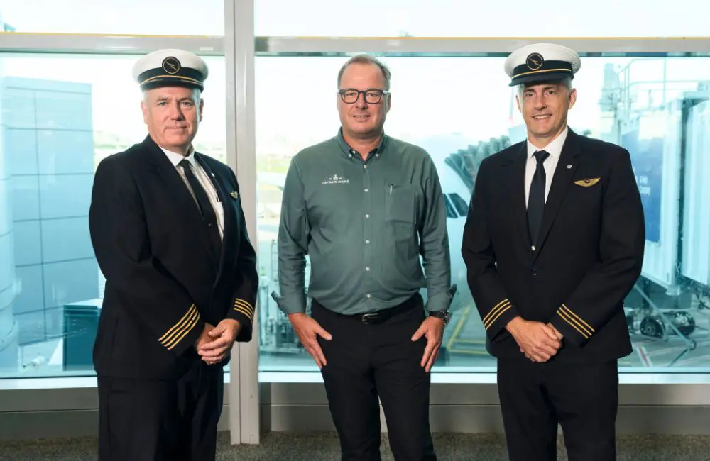 Dave Summergreene (Captain), Bas Bosschieter (CEO, Captain's Choice), Joseph Cook (First Officer)