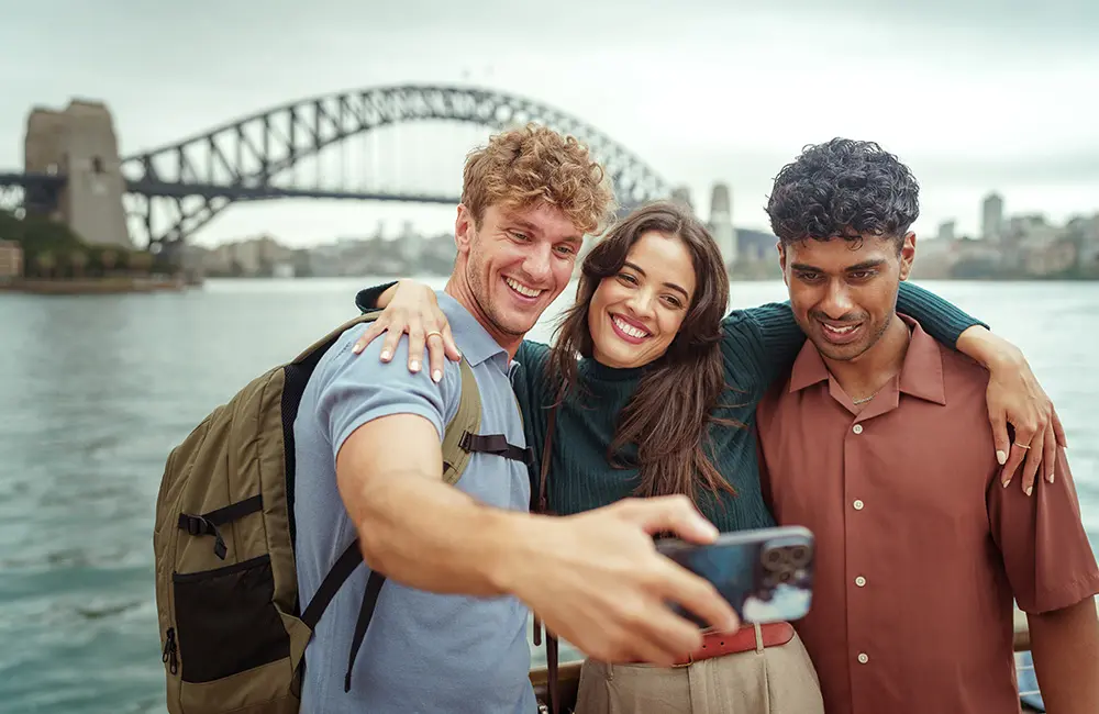 Tourist in Sydney take a selfie with the Sydney Harbour Bridge