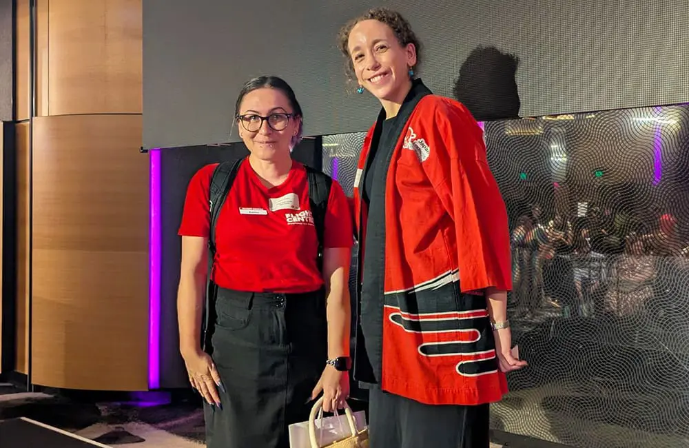 Brisbane prize winner Ashley Vickers (Flight Centre) with JNTO Sydney's Harriett Bougher.