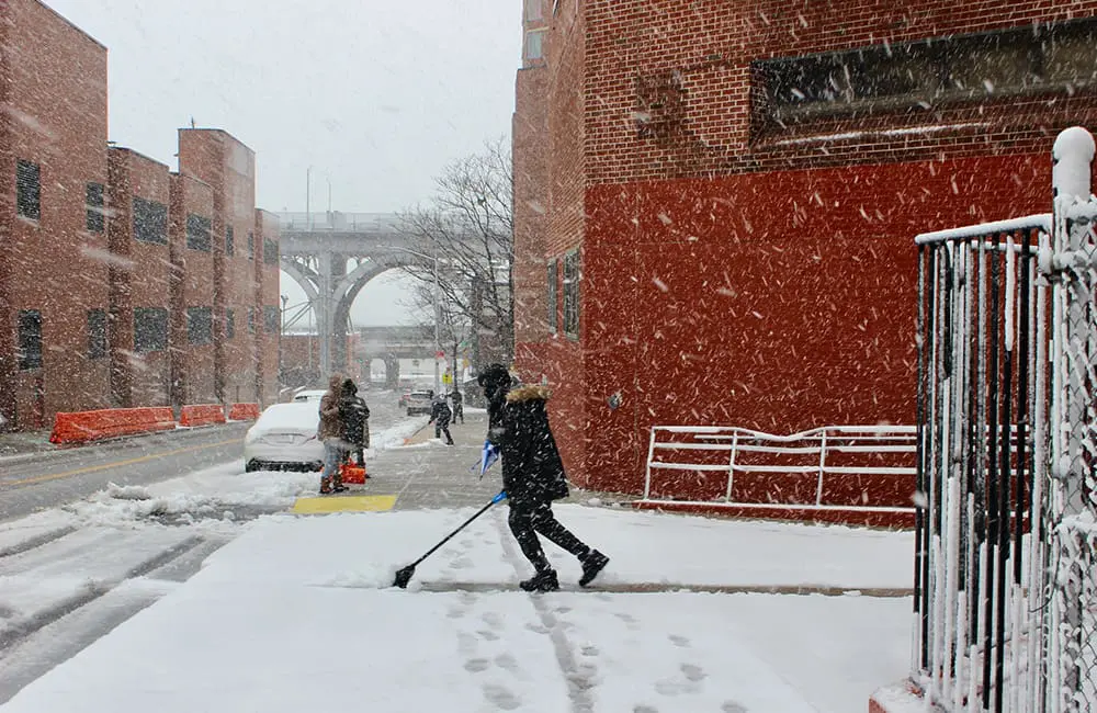 Shovelling snow in West Harlem, NYC during a US winter storm. Image: MDoculus/iStock