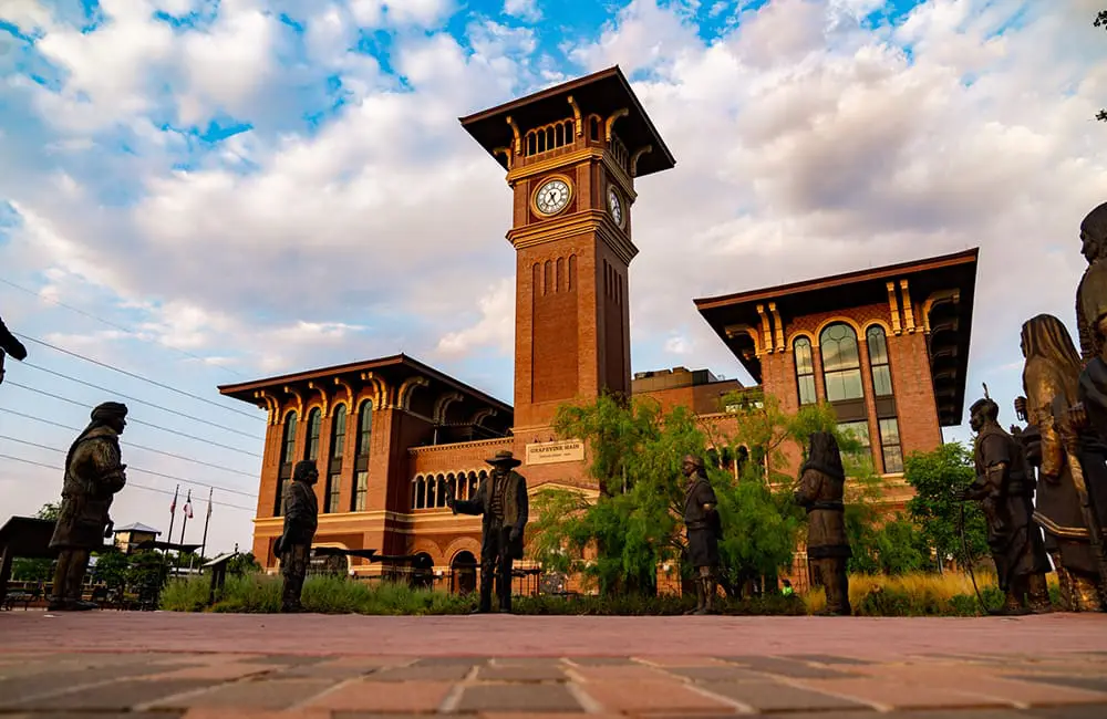 4 1000x650 Grapevine Main Peace Plaza