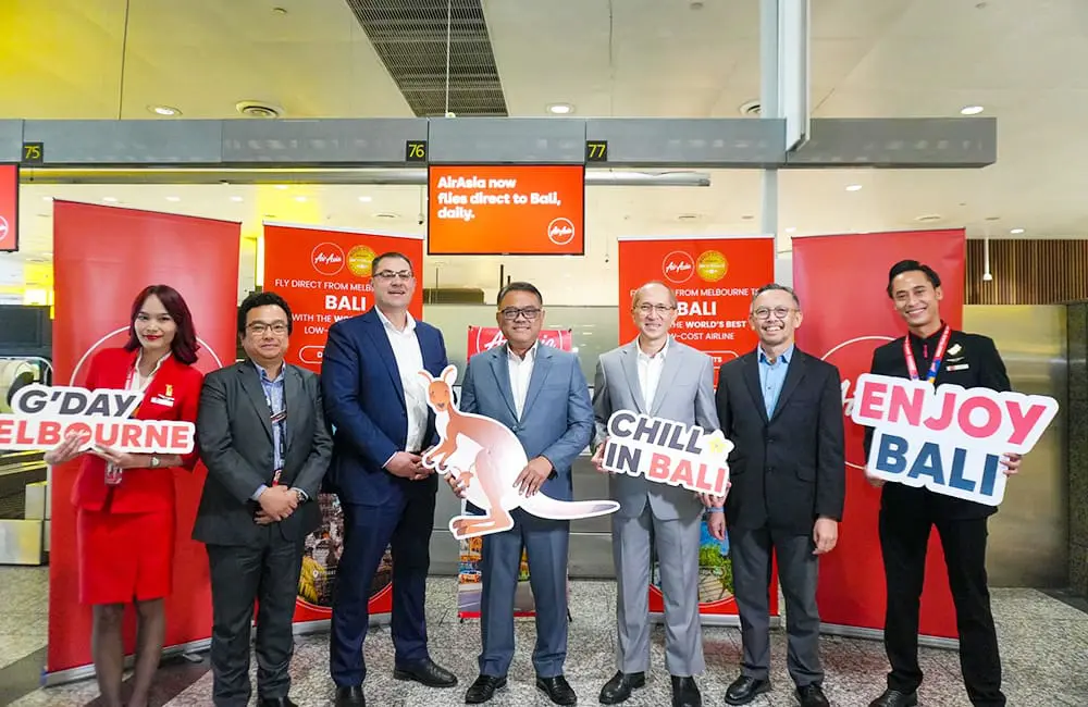 AirAsia crew with (L-R) Melbourne Airport VP Airline Business Development South & South East Asia Peppy Adi-Purnomo, Melbourne Airport Chief of Aviation Jim Parashos , Consulate General of the Republic of Indonesia in Melbourne Yohannes Jatmiko Heru Prasetyo, Indonesia AirAsia General Manager  Captain Achmad Sadikin Abdurachman & Indonesia AirAsia Head of Indonesia Affairs & Policy Eddy Krismeidi Soemawilaga – AirAsia Bali-Melbourne flight launch
