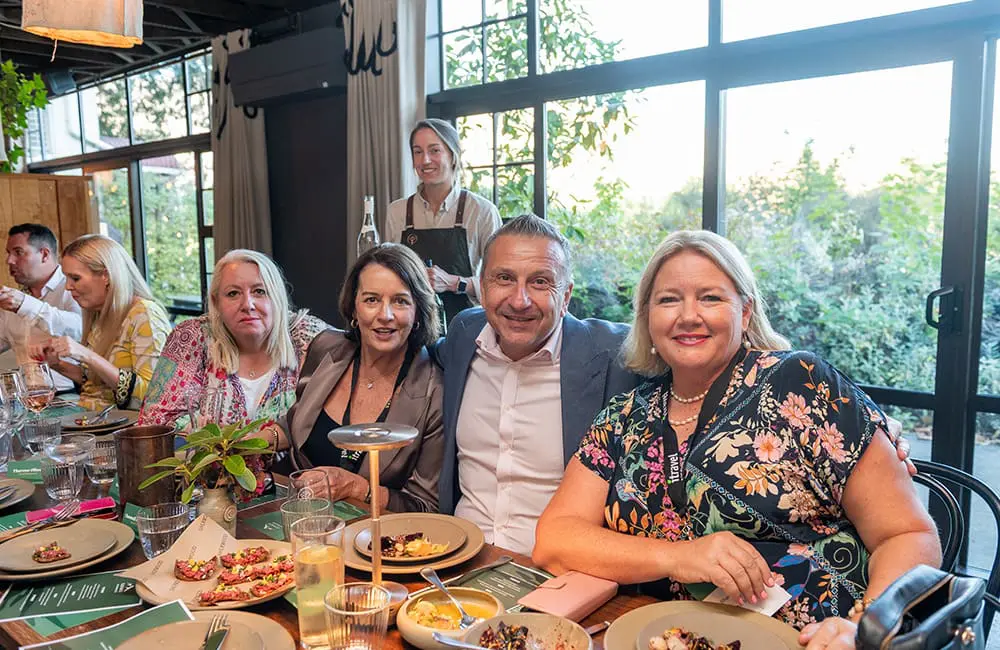 
itravel CEO Steve Labroski (second from right) at one of the first-day dinners.