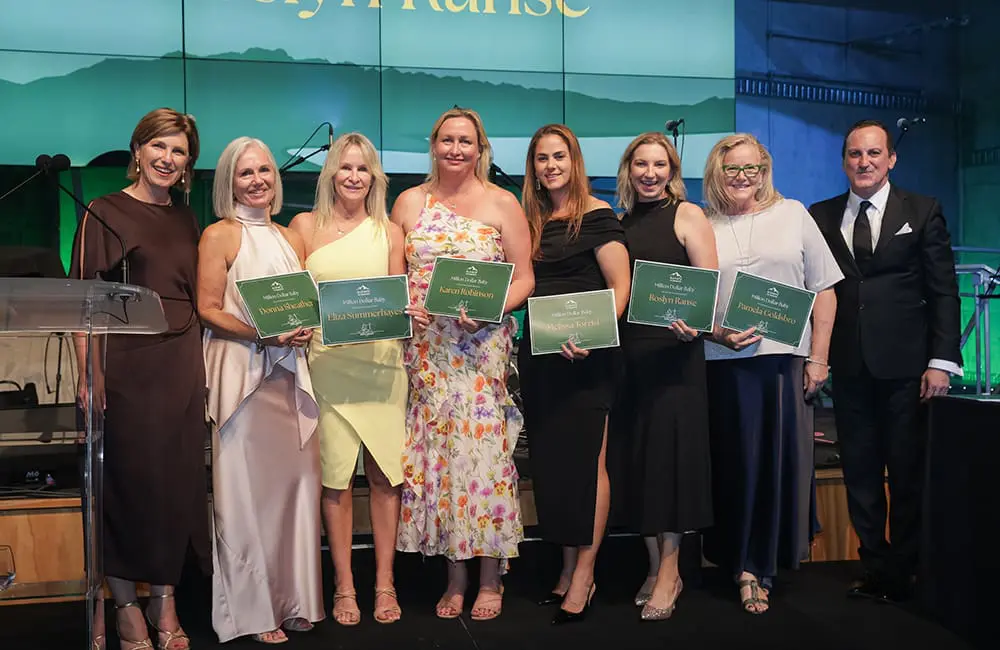 ITRAVEL IDNZ 222PHOTOGRAPHICSTUDIOS QUEENSTOWN 260322 2057