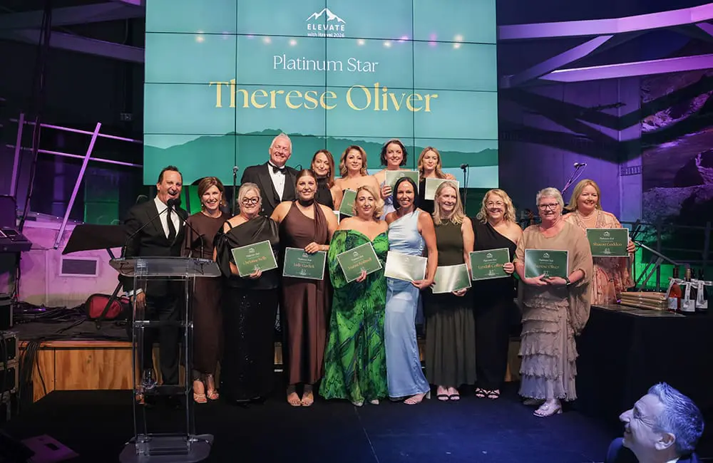 ITRAVEL IDNZ 222PHOTOGRAPHICSTUDIOS QUEENSTOWN 260322 2071