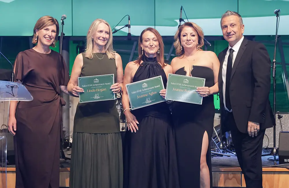 ITRAVEL IDNZ 222PHOTOGRAPHICSTUDIOS QUEENSTOWN 260322 2086